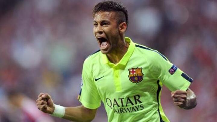 Primer plano de Neymar Jr gritando un gol con los puños apretados, portando la equipación tercera Nike del FC Barcelona UEFA Champions League 2014/15 (Ref. 631192-711) en Futbol90MX