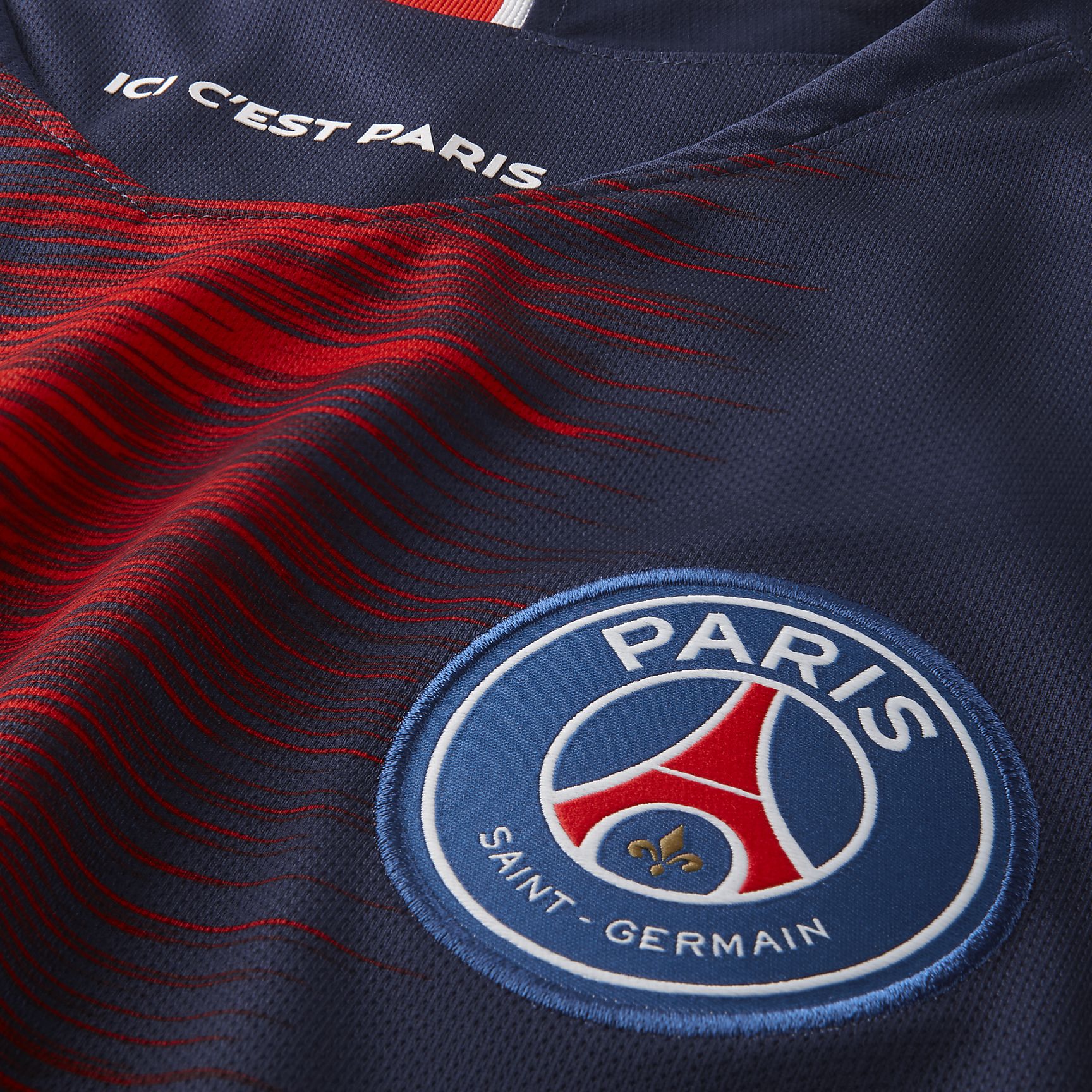 Escudo bordado en Nike PSG Jersey manga larga local 2018/19