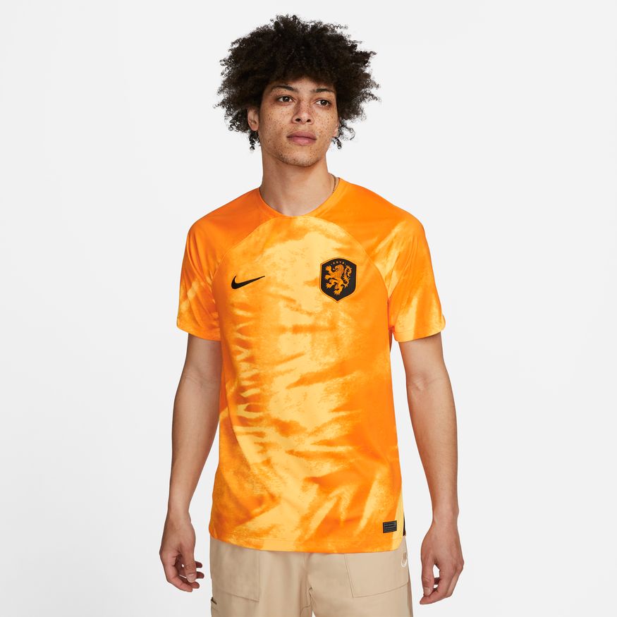 Vista frontal del jersey de la selección neerlandesa 2022, modelo DN0694-845 en estado Deadstock 10/10.