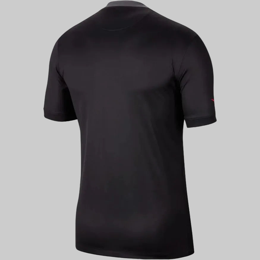 Parte trasera del jersey Nike PSG Third 2021/22, mostrando el corte limpio y la calidad del material negro mate, en Futbol90MX