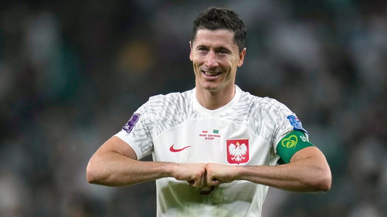 NIKE ROBERT LEWANDOWSKI POLONIA JERSEY DE CASA COPA MUNDIAL FIFA 2022 4