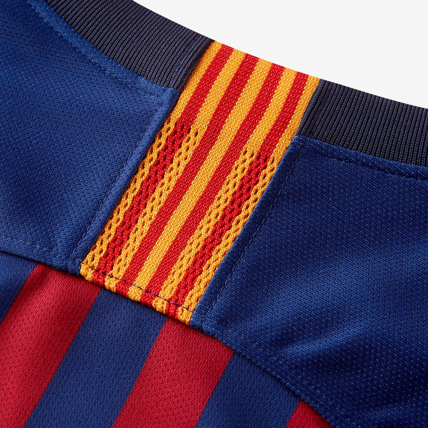 Detalle Seyenara en cuello trasero del Jersey Nike FC BArcelona Local 2018/19 de Ronaldinho en Futbol90mX