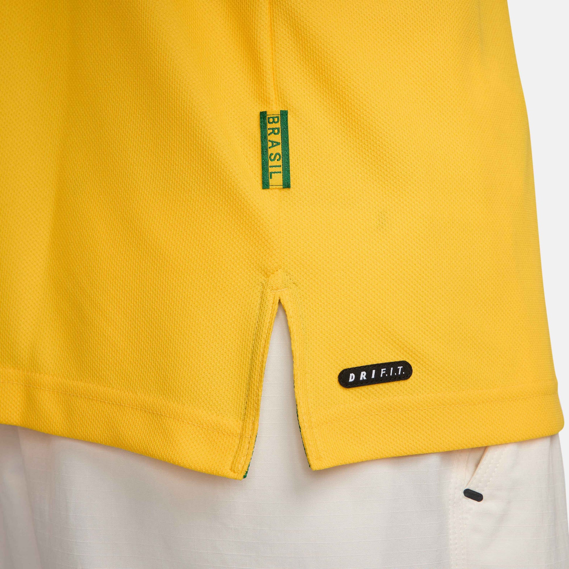 Etiqueta DRI F.I.T. en el dobladillo del Jersey Nike Brasil Local Mundial 1998 de Ronaldo 9