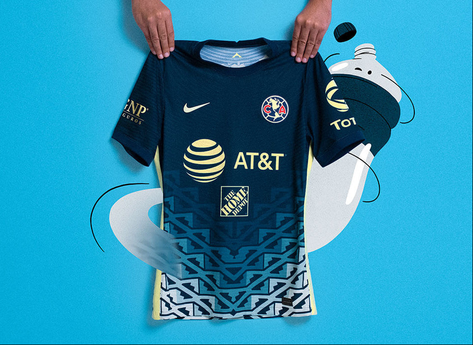 Primer plano del patrón gráfico inspirado en la arquitectura azteca y degradado cian del jersey de jugador del Club América 21/22.