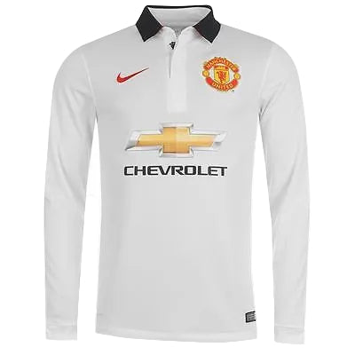 Primer plano del cuello polo negro y escudo bordado del Manchester United en jersey de visita 2014-15 Nike original