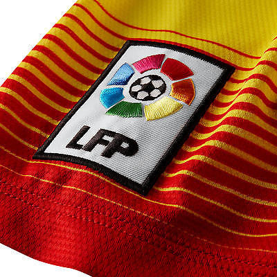 Detalle en primer plano del parche oficial de la LFP / Liga BBVA en la manga del jersey Nike FC Barcelona Away 2013/14 de Xavi (Ref. 532823-703) en Futbol90MX.