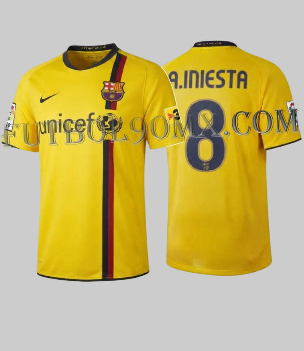 Vista dual frontal y posterior del jersey Nike Andrés Iniesta FC Barcelona de visita 2008/09 (Ref. 286787-760) con el dorsal #8 y nombre, disponible en Futbol90MX