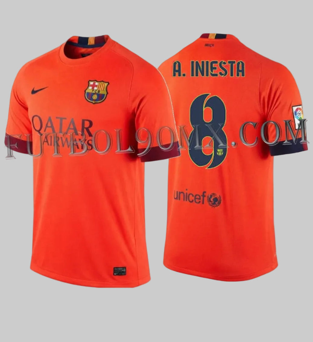 Vista combinada en formato de archivo que muestra simultáneamente el frente y el reverso del jersey Nike FC Barcelona Away 2014/15 con la personalización oficial de Andrés Iniesta #8, codigo 610595-672, disponible en Futbol90MX