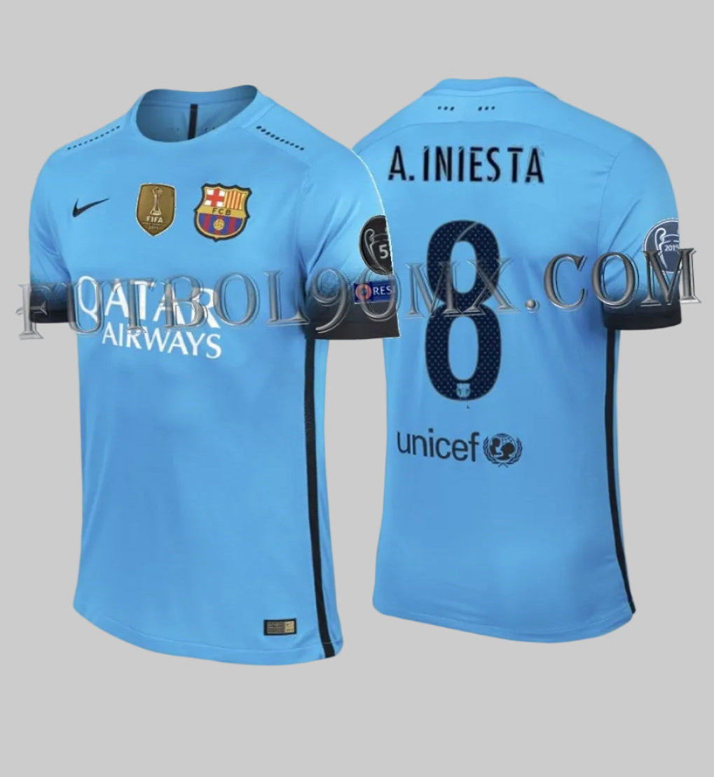 Vista frontal y trasera en estudio del Nike Andres Iniesta FC Barcelona Authentic Match Third Jersey UEFA Champions League 2015/16 con patrocinador Qatar Airways, parches de competiciones y personalización de A. INIESTA #8 (Código: 658787-426) en Futbol90MX.