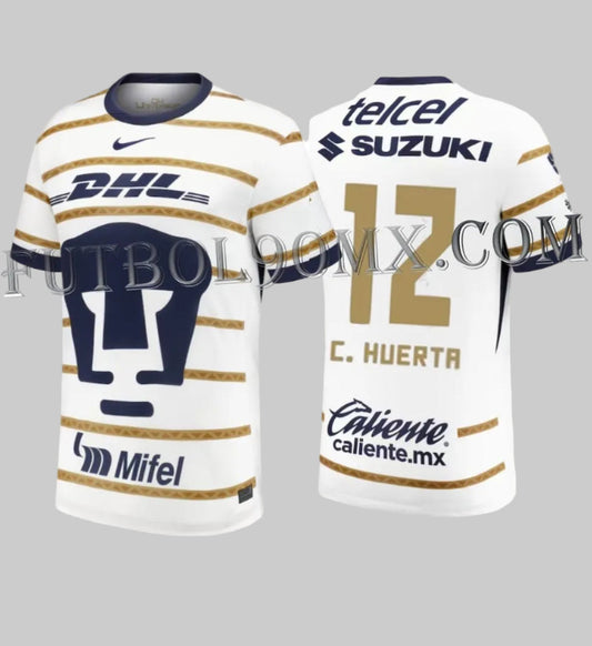 Jersey de local Nike FN8783-101 Pumas 2024/25 con el dorsal oficial de César "Chino" Huerta #12. Vista doble que muestra el escudo monumental al frente y el nombre y número en dorado al reverso en Futbol90MX