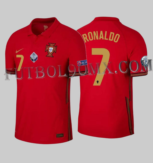 Vista frontal y posterior del jersey con dorsal oficial dorado de Cristiano Ronaldo número 7 Portugal 2020 versión jugador Vapor Match Nike CD0587-687 - Archivo Histórico futbol90mx.com.
