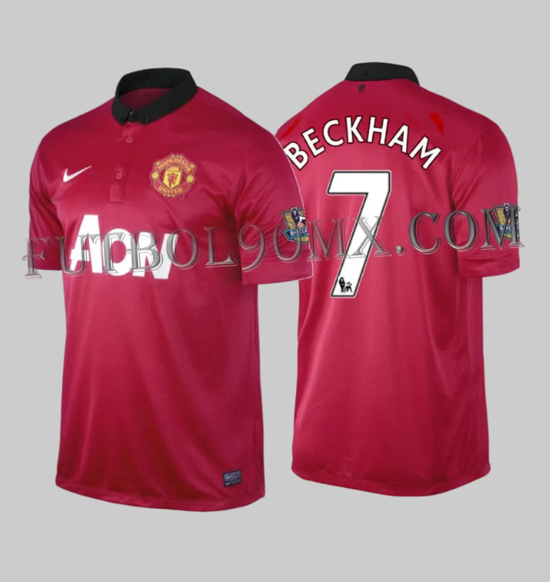 Jersey Nike Manchester United Home 2013/14 personalizado con Beckham #7 y parches Premier League, vista frontal y trasera.