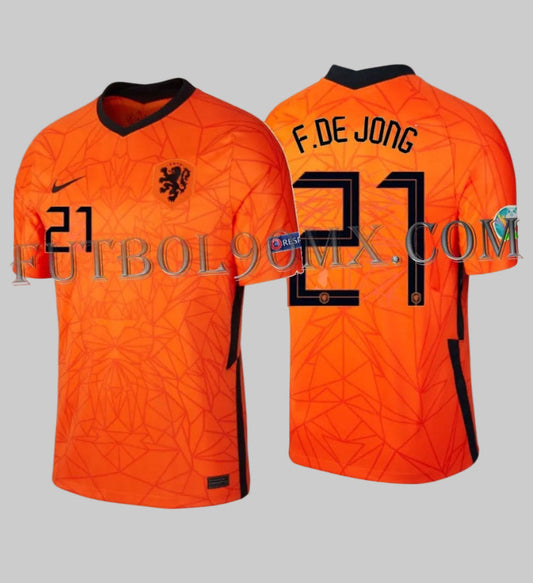Vista dual del Jersey oficial Países Bajos local Euro 2020 con dorsal Frenkie de Jong 21, codigo Nike CD0712-819, edición de archivo deadstock disponible en Futbol90MX