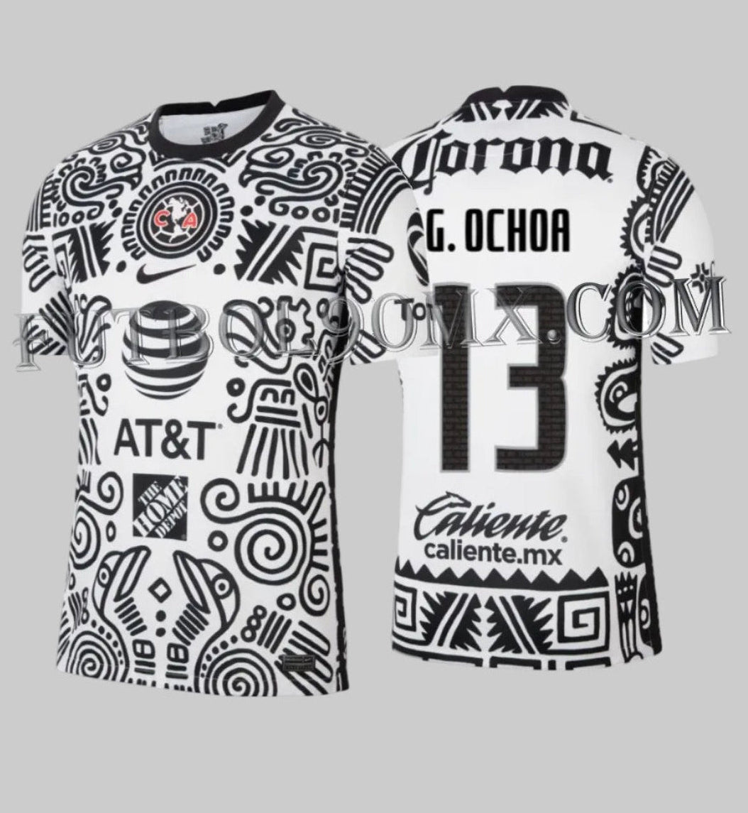 Imagen de estudio que muestra el frente y la espalda del Nike Club América Third Jersey 2020/21 con personalización de G. OCHOA #13 (Código: CV3707-100), incluyendo todos los parches de patrocinadores en Futbol90MX.