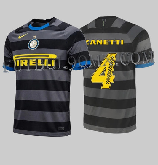 Dorsal oficial Javier Zanetti 4 con tipografía exclusiva Racing y patrón de bandera a cuadros en el número sobre jersey 2020-21