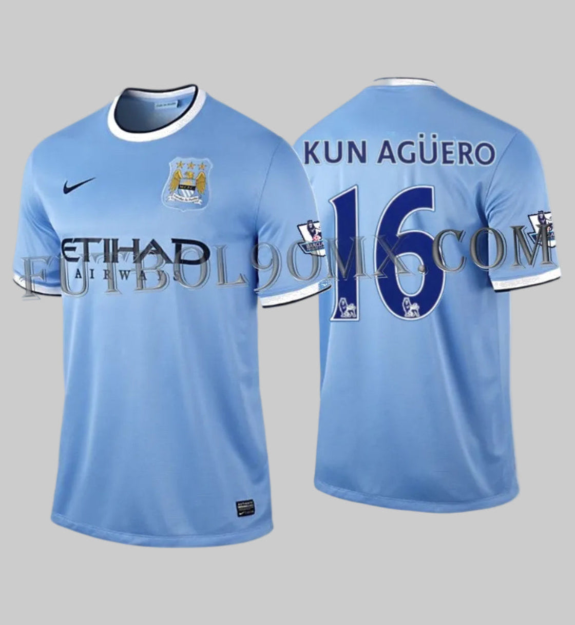 Vista frontal y posterior de jersey con estampado oficial Premier League Kun Agüero 16 Manchester City 2013-14 574863-489 con león en la base de los numeros y parches oficiales en mangas.