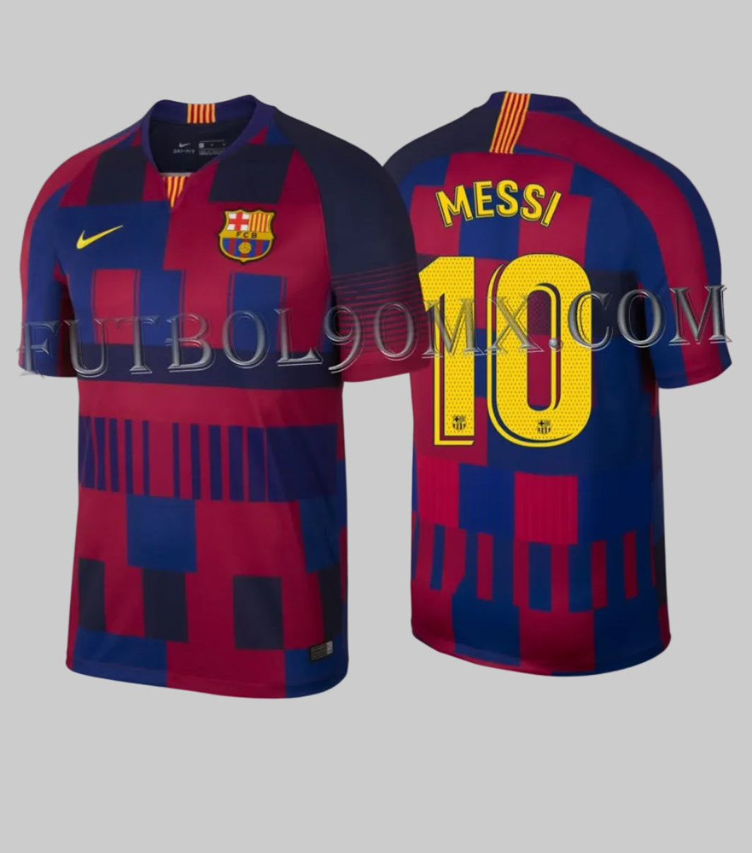 Vista general frontal y posterior del jersey Nike Lionel Messi 10 FC Barcelona 20th Anniversary Mashup Local 1999-2019 (Ref. 943025-456) disponible en la Historical Archive Boutique de Futbol90MX