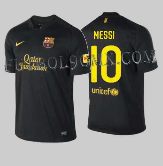 Jersey de visita con Dorsal oficial de Lionel Messi número 10 en tipografía dorada original de la temporada 2011-12 419880-010 negro del FC Barcelona con logo de UNICEF y detalle de la senyera en el cuello.
