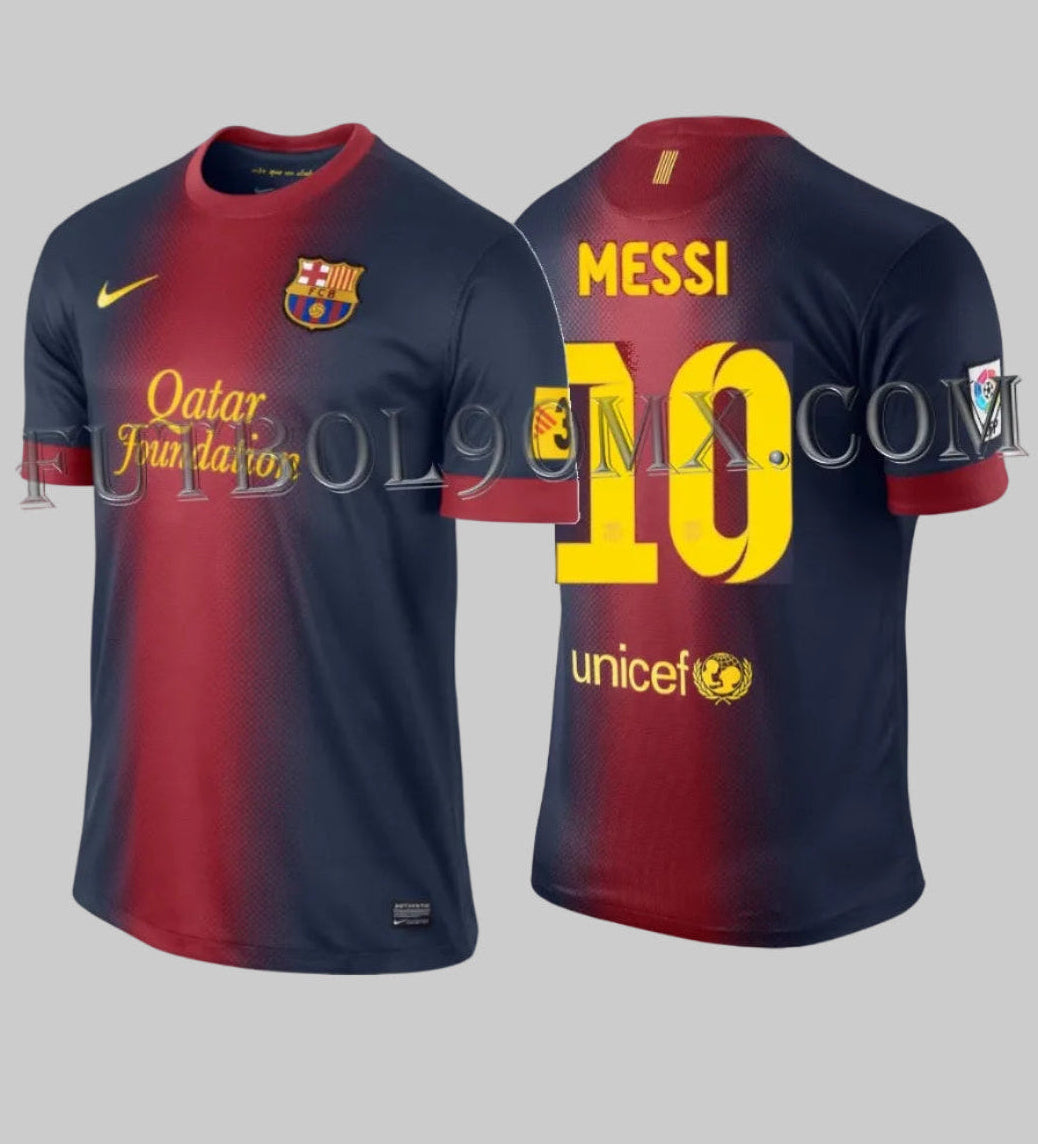 Vista completa delantera y trasera del jersey local Nike FC Barcelona 2012/13 (Ref. 478323-410) de Lionel Messi con diseño de franja central degradada, disponible en Futbol90MX.