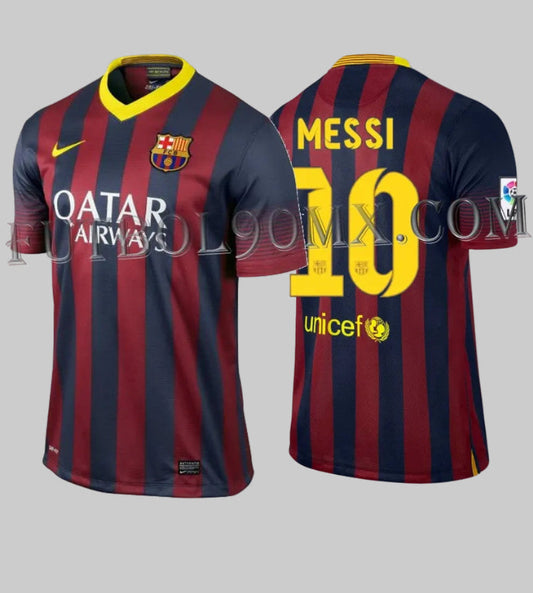 Vista frontal y posterior del jersey Nike Lionel Messi FC Barcelona de casa 2013/14 (532822-413) mostrando el diseño con cuello amarillo y el dorsal 10 de Messi, disponible en Futbol90MX