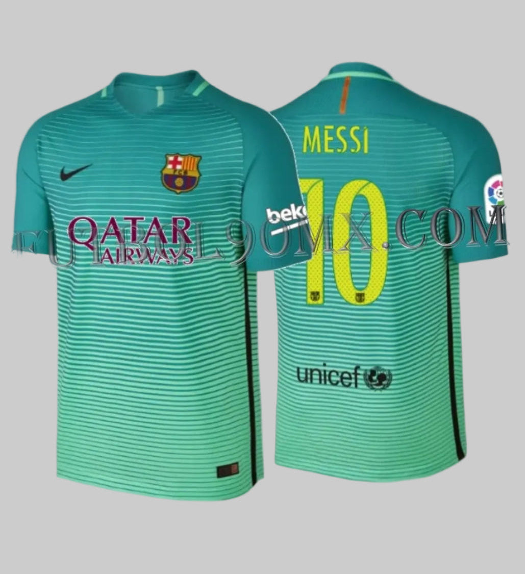 Vista frontal y dorsal combinada del jersey Nike Authentic Vapor Match Third del FC Barcelona 2016/17, mostrando el diseño degradado en verde, la personalización oficial 'MESSI #10' y los detalles en negro, codigo 776848-388, en Futbol90MX