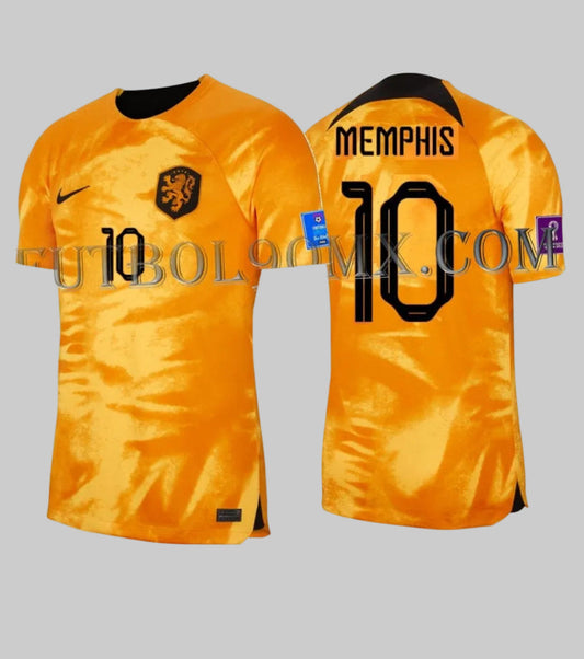 Vista dual del Jersey Memphis Depay Países Bajos 2022, edición oficial Copa Mundial con parches originales y dorsal #10, codigo Nike DN0694-845 en Futbol90MX