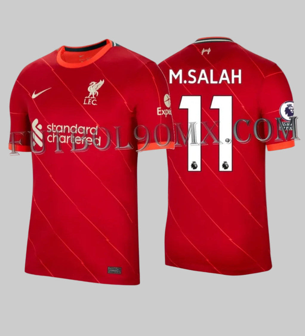 Vista frontal y dorsal completa del jersey Nike local del Liverpool FC de Mohamed Salah (DB2560-688) con el nombre 'M. SALAH' y el número '11' con tipografía y parches oficiales de la Premier League en Futbol90MX