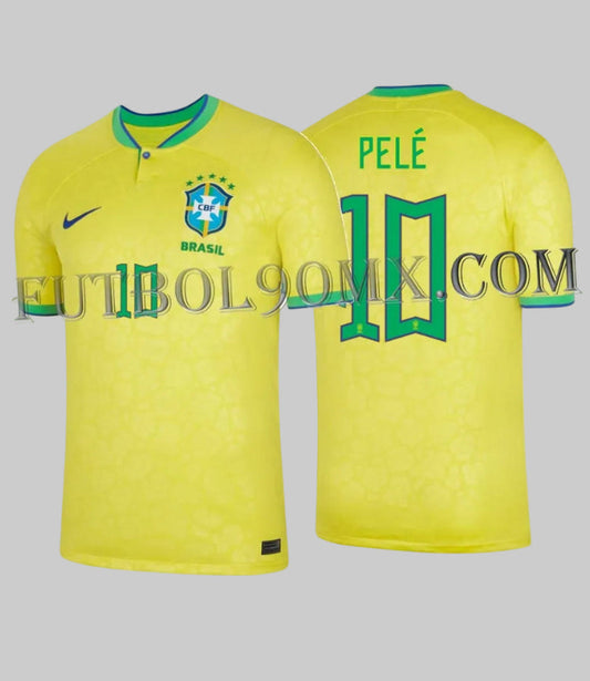 Vista dual del jersey Nike local de Brasil 2022 personalizado con el dorsal 10 de Pelé, pieza oficial Legend Series, codigo DN0680-741, disponible en Futbol90MX