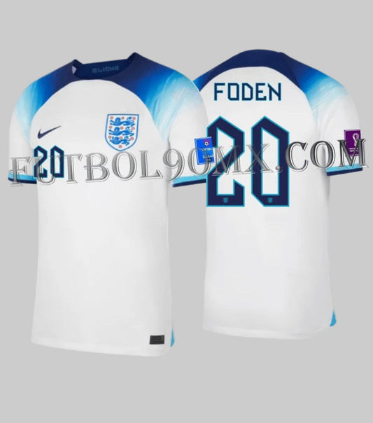 Jersey de local de la Selección de Inglaterra, Copa Mundial FIFA 2022, edición oficial Phil Foden #20. Diseño Nike con gradiente azul sobre base blanca (DN0687-100). Producto Deadstock en Futbol90MX