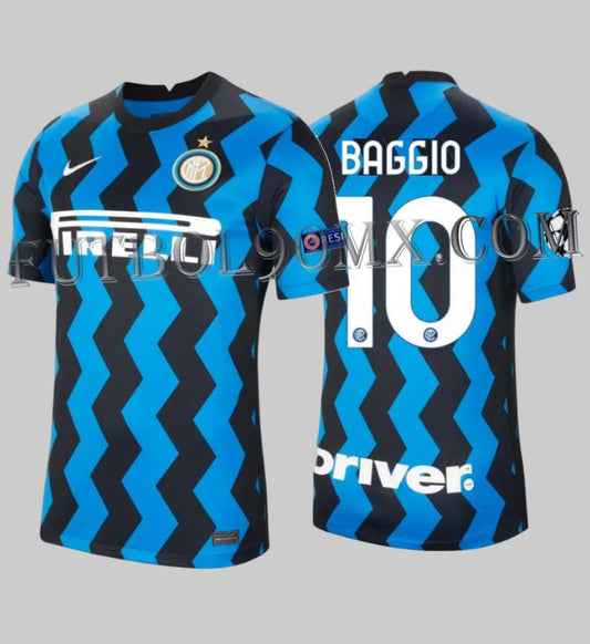 Vista dual del jersey Nike Inter de Milán Local UEFA Champions League 2020/21. Presenta la personalización oficial de la leyenda Roberto Baggio con el número '10' en blanco, y parches en las mangas, sobre el icónico patrón geométrico del club, codigo CD4240-414, disponible en Futbol90MX