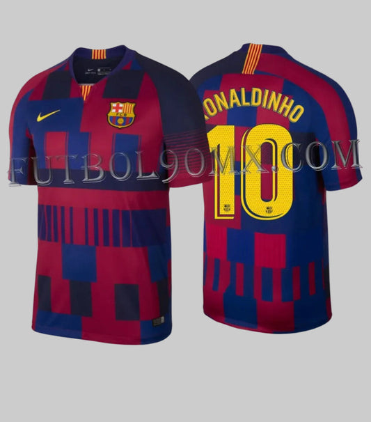 Vista general frontal y posterior del jersey Nike Ronaldinho FC Barcelona 20th Anniversary Mashup Local 1999-2019 (Ref. 943025-456) disponible en la Historical Archive Boutique de Futbol90MX