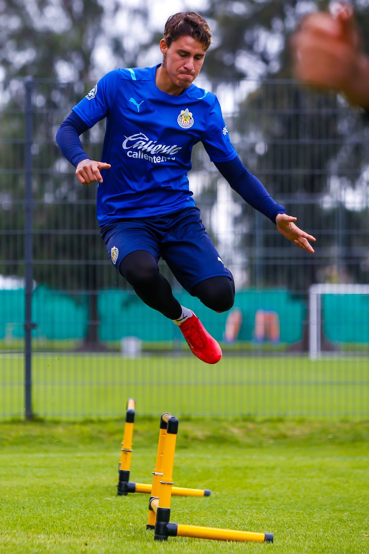 PUMA CHIVAS DEL GUADALAJARA JERSEY DE ENTRENAMIENTO ESTADIO 2021/22 3
