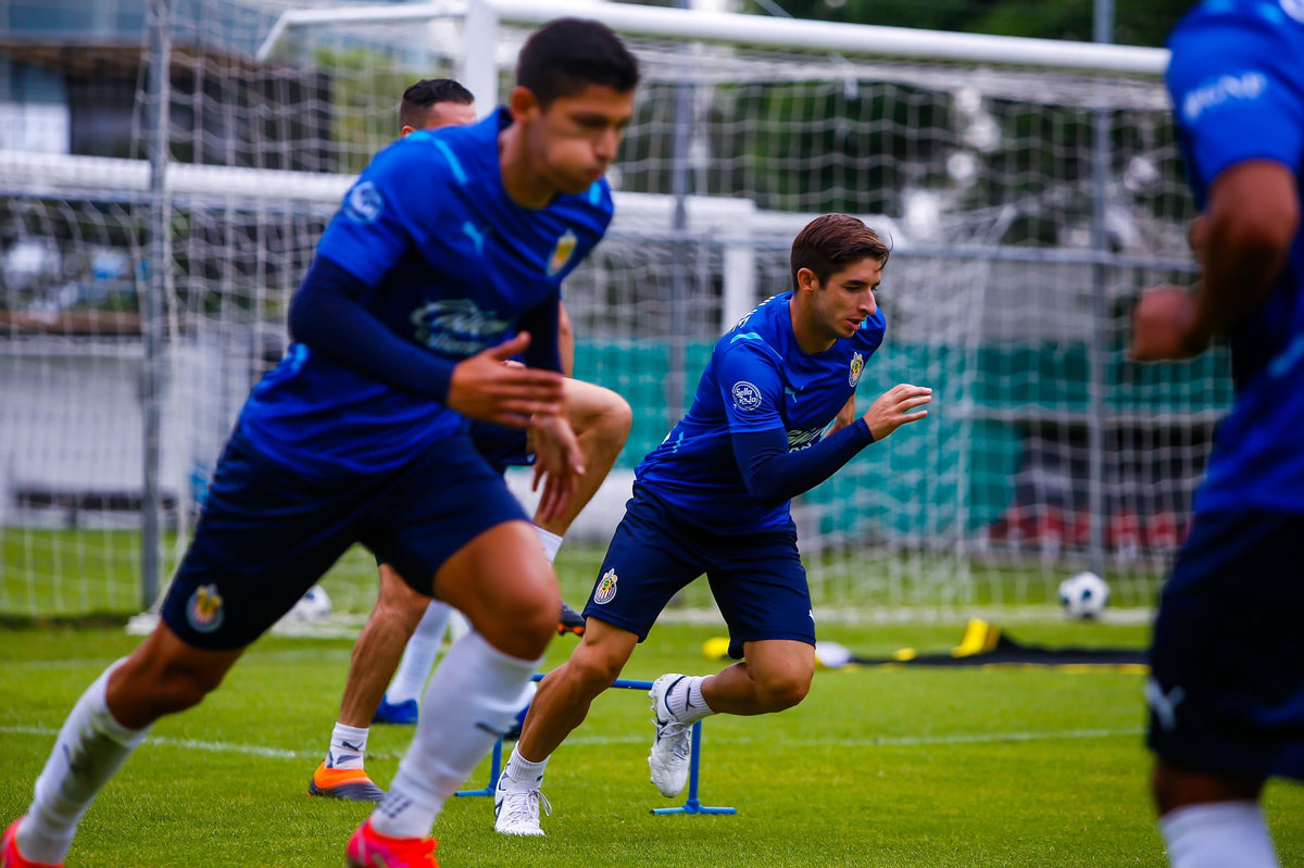 PUMA CHIVAS DEL GUADALAJARA JERSEY DE ENTRENAMIENTO ESTADIO 2021/22 5