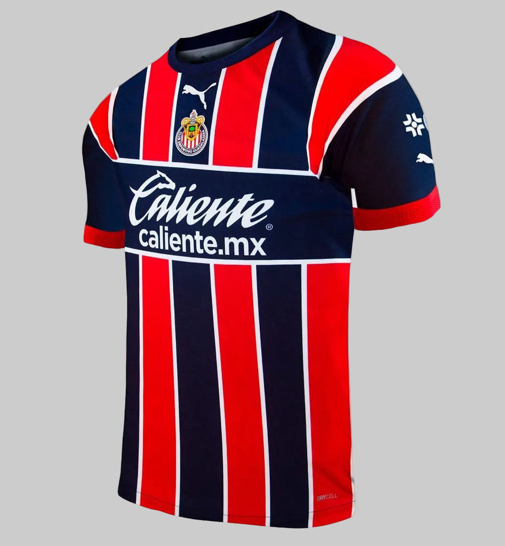 Jersey Puma Chivas de Guadalajara Authentic Match Third Jersey 2023 (Ref. 705578 01), vista frontal con inversión cromática en azul marino y rojo con patrocinios en Futbol90MX