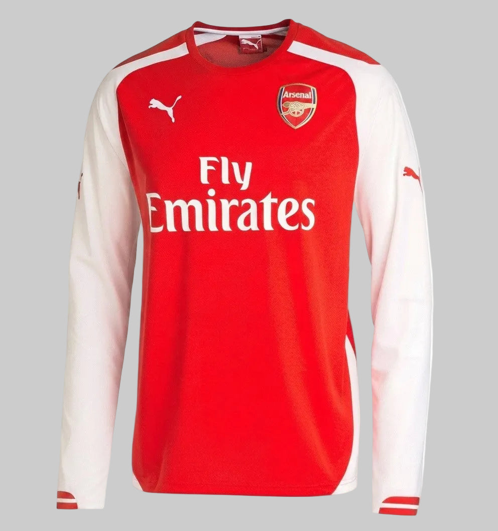 Vista frontal completa del jersey de Bergkamp de local de manga larga Puma del Arsenal 2014/15 (Código: 746448 01) en color rojo con mangas blancas, mostrando el patrocinio de Fly Emirates y el escudo bordado del club en Futbol90MX.