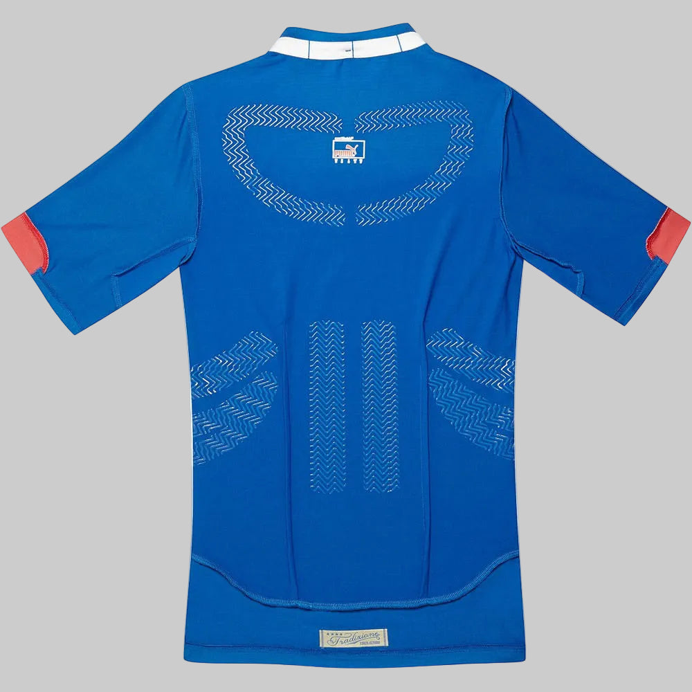 Vista posterior detallada del interior del jersey mostrando las cintas de silicona ACTV originales diseñadas para el soporte muscular del atleta.