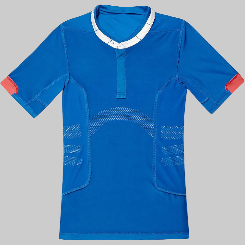 Primer plano del interior del jersey Puma Italia 2014 mostrando las cintas de silicona de micro-masaje muscular características de la versión de jugador.