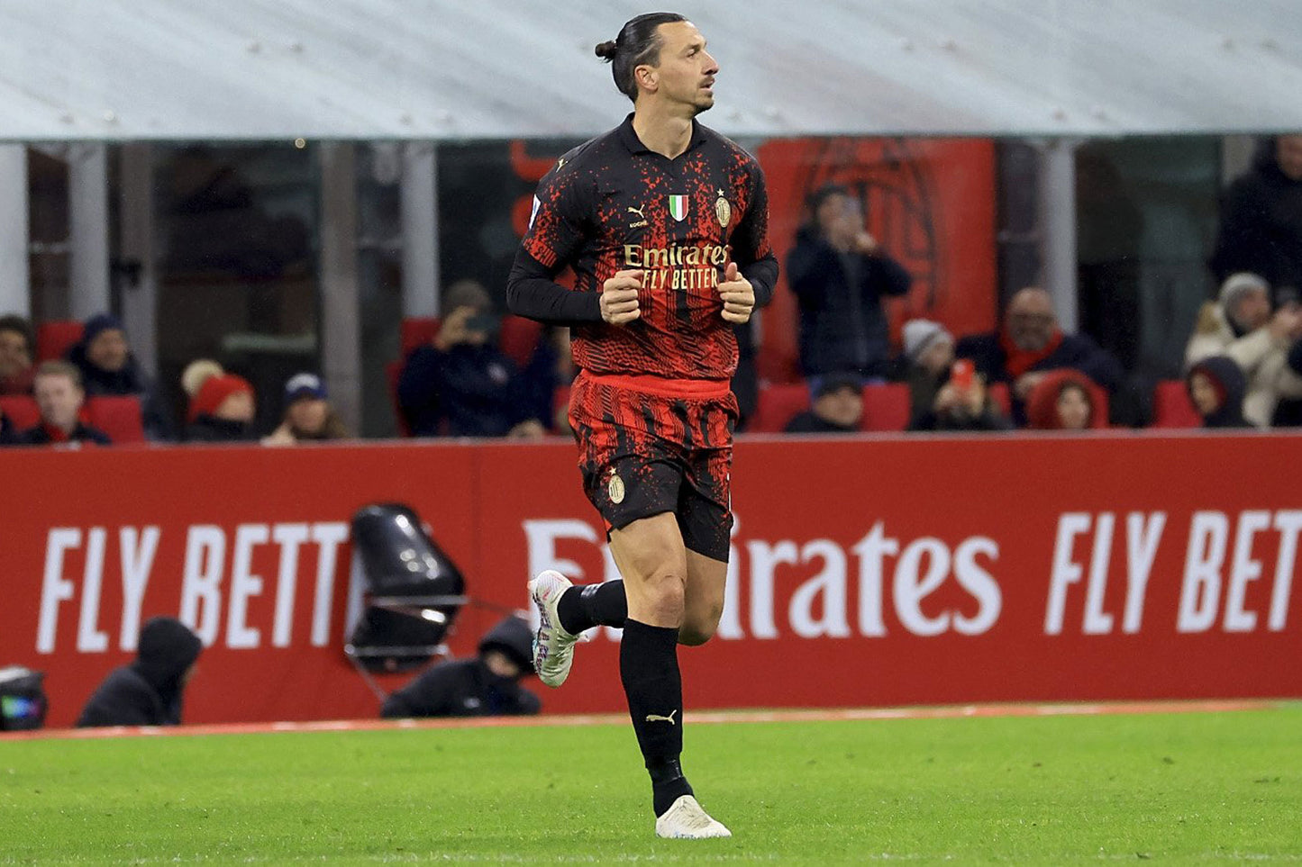 PUMA ZLATAN IBRAHIMOVIC AC MILAN X KOCHE JERSEY CUARTO 2022/23 8