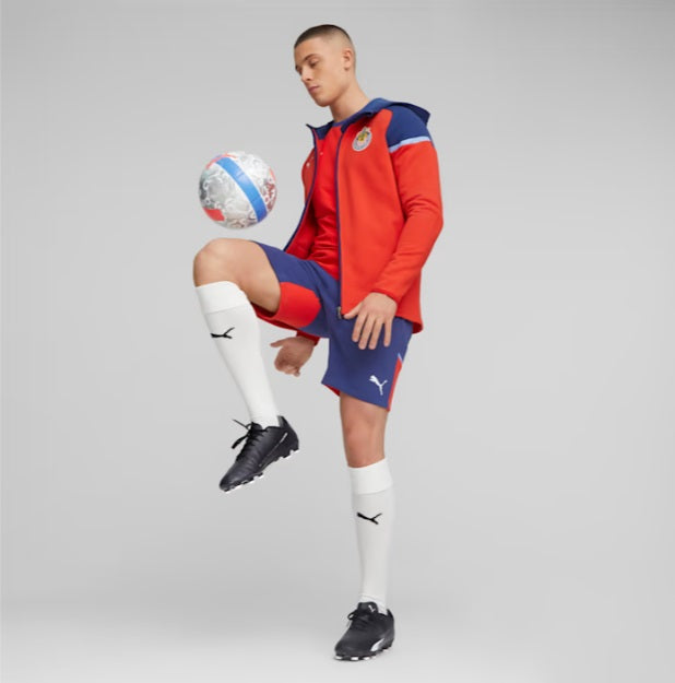 PUMA CHIVAS DE GUADALAJARA CASUALS CHAMARRA CON GORRA 2023/24 3
