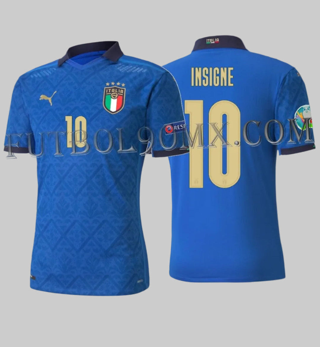 Vista frontal y posterior del jersey Puma Italia Authentic Match de local de la Euro 2020/21 personalizado con el nombre y dorsal de Lorenzo Insigne (10), codigo 762919-01, en Historical Archive Boutique Futbol90MX