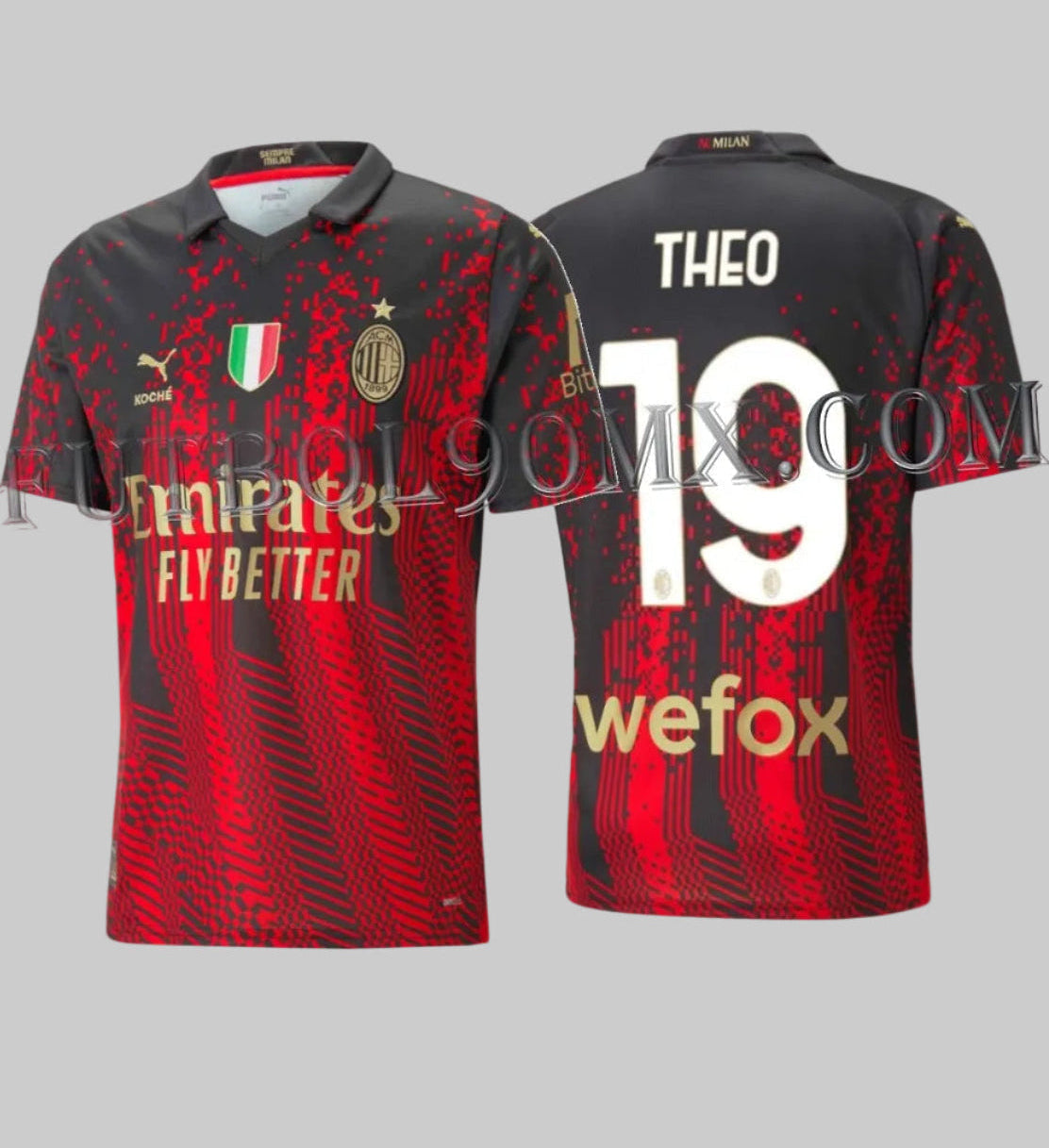 Vista dual del cuarto jersey del AC Milan x KOCHÉ 2022-23. Frente con diseño pixelado rojo y negro, Scudetto de campeón y logos dorados. Dorsal oficial de Theo Hernández #19 con tipografía de la Serie A, Puma 773362 01 en Futbol90MX