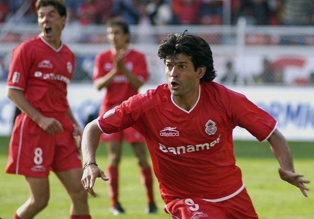 UNDER ARMOUR JOSE SATURNINO CARDOZO CLUB DEPORTIVO TOLUCA JERSEY DE CASA 2015/16 3