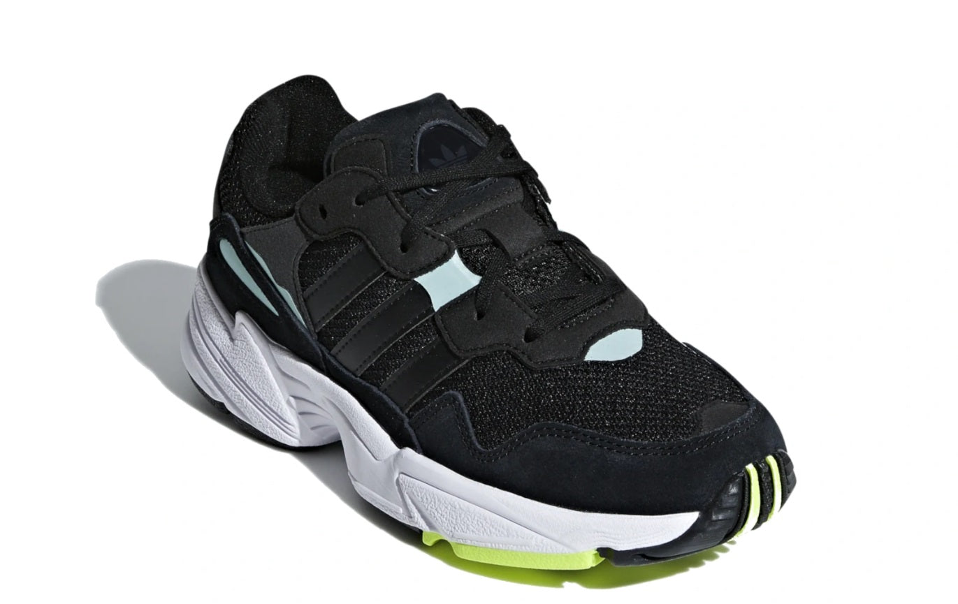 ADIDAS ORIGINALS YUNG-96 ZAPATOS PARA NIÑO Negro 3