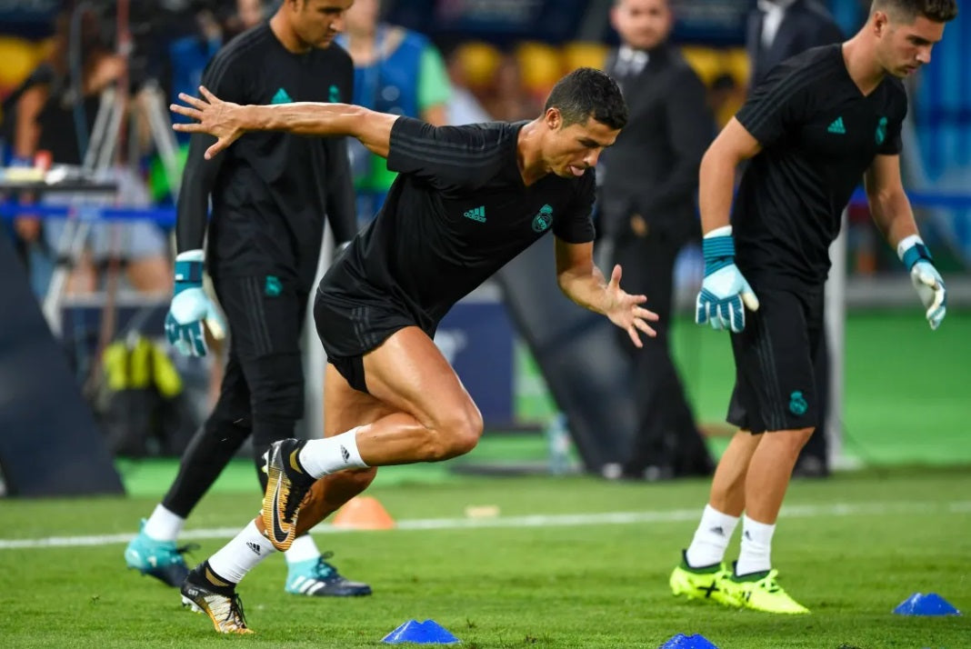 ADIDAS REAL MADRID JERSEY DE ENTRENAMIENTO 2017/18 6
