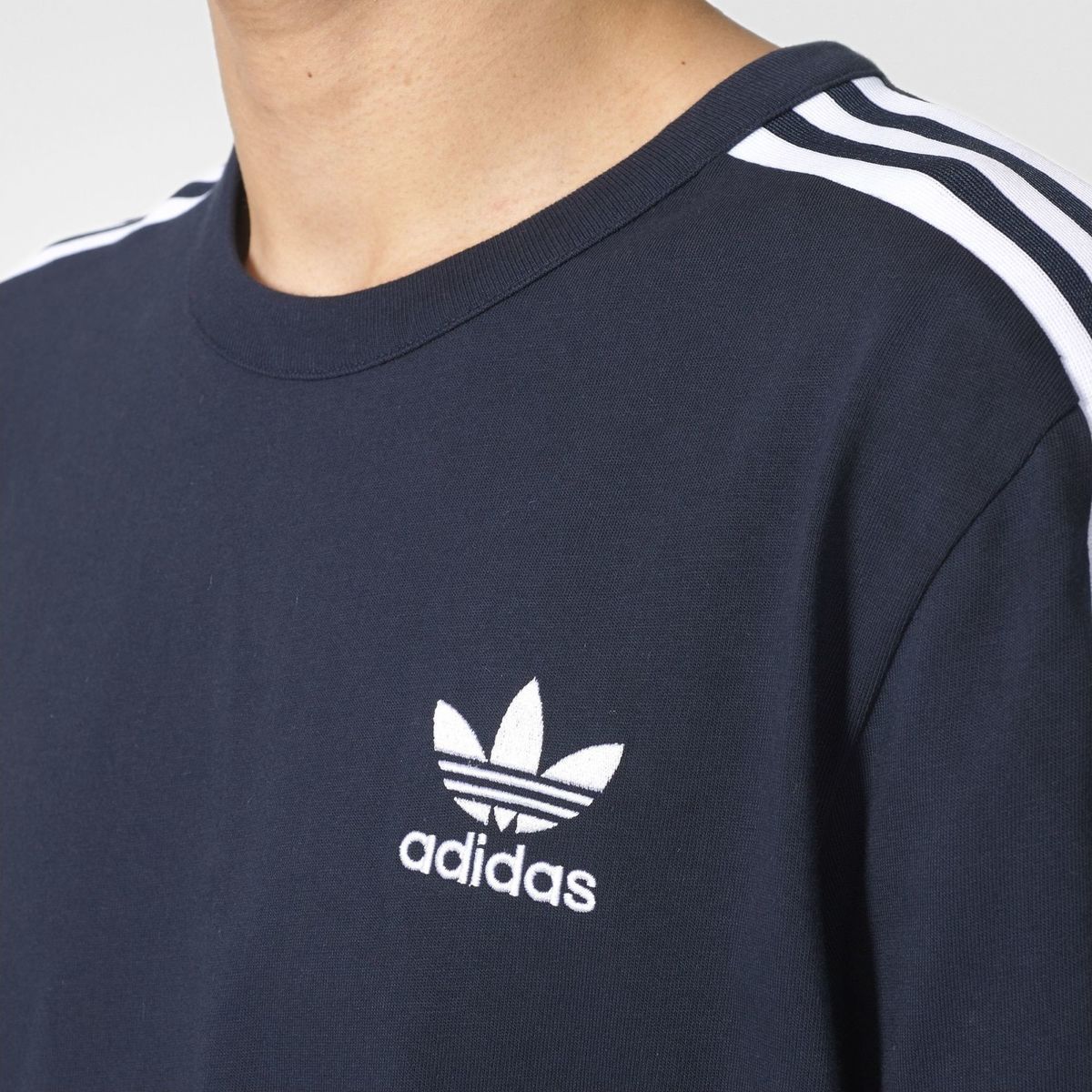 ADIDAS ORIGINALS PLAYERA MODERNA CON GRAFICOS Azul Marino 5