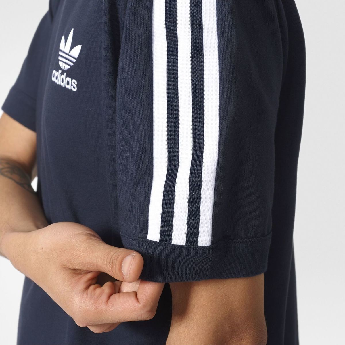 ADIDAS ORIGINALS PLAYERA MODERNA CON GRAFICOS Azul Marino 4